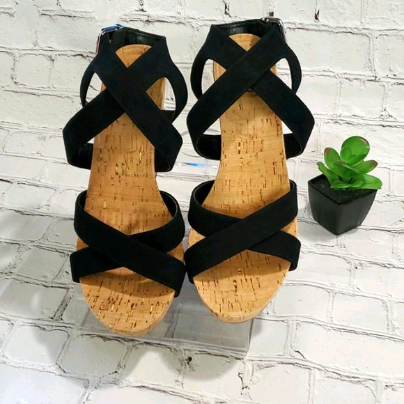 INC WOMEN'S LANDOR STRAPPY WEDGE SANDALS - Picture 2 of 8